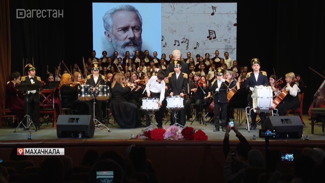 У первой махачкалинской школы искусств  вековой юбилей