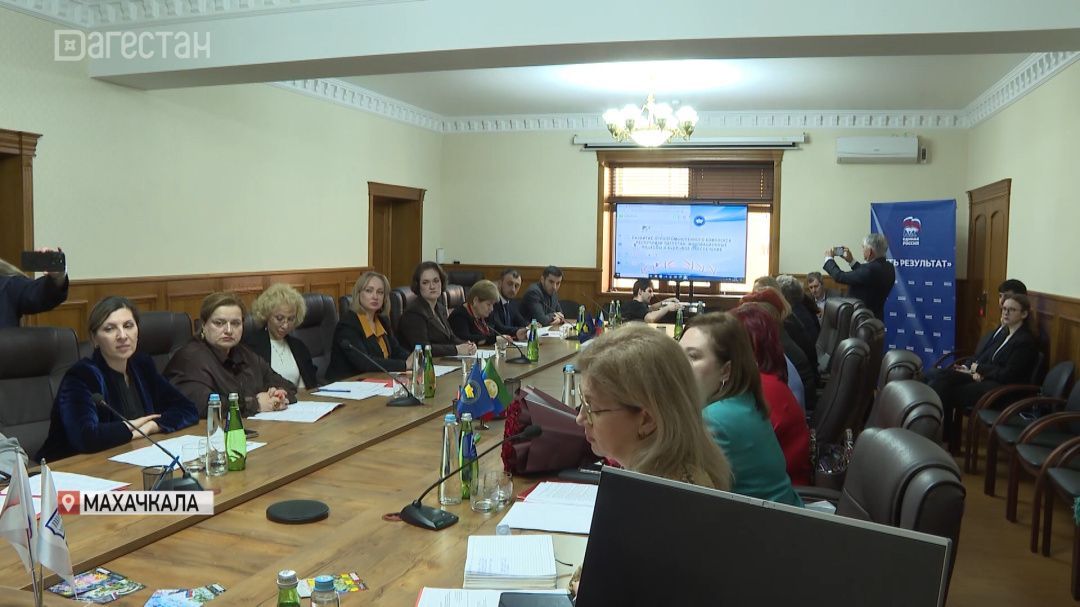 Ключевые проблемы образования обсудили на круглом столе в Дагестане